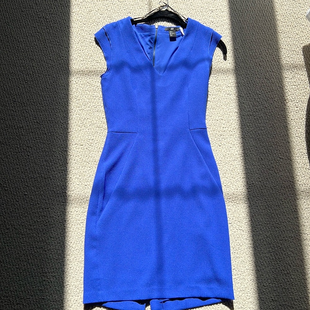 H&M size 4 v neck dress